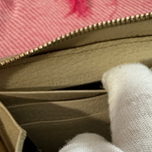 Gucci Beige and Brown Monogram Wallet - Picture 15 of 16